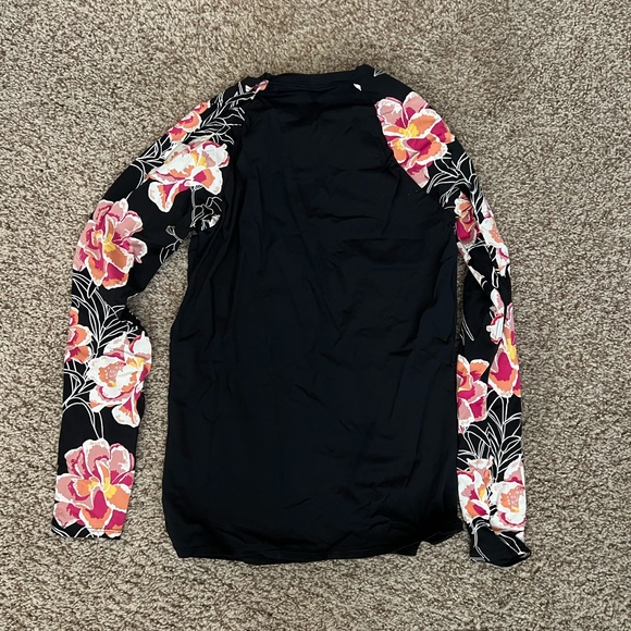 Black Roxy Swimshirt Longsleeve - Picture 2 of 3